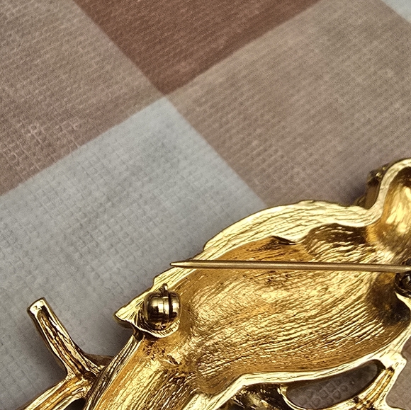 Parrot Pin - Picture 7 of 7